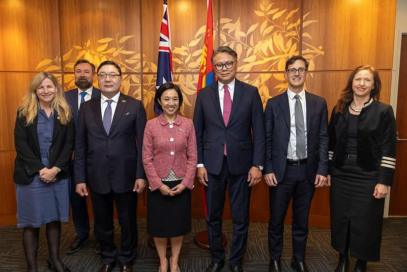 Foreign ministry political consultations held with Australia